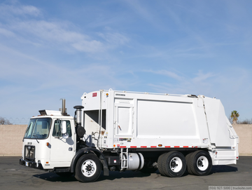 2006 Autocar WXLL Xpeditor Low Entry Garbage Truck | 5VCHC6BE86H203706